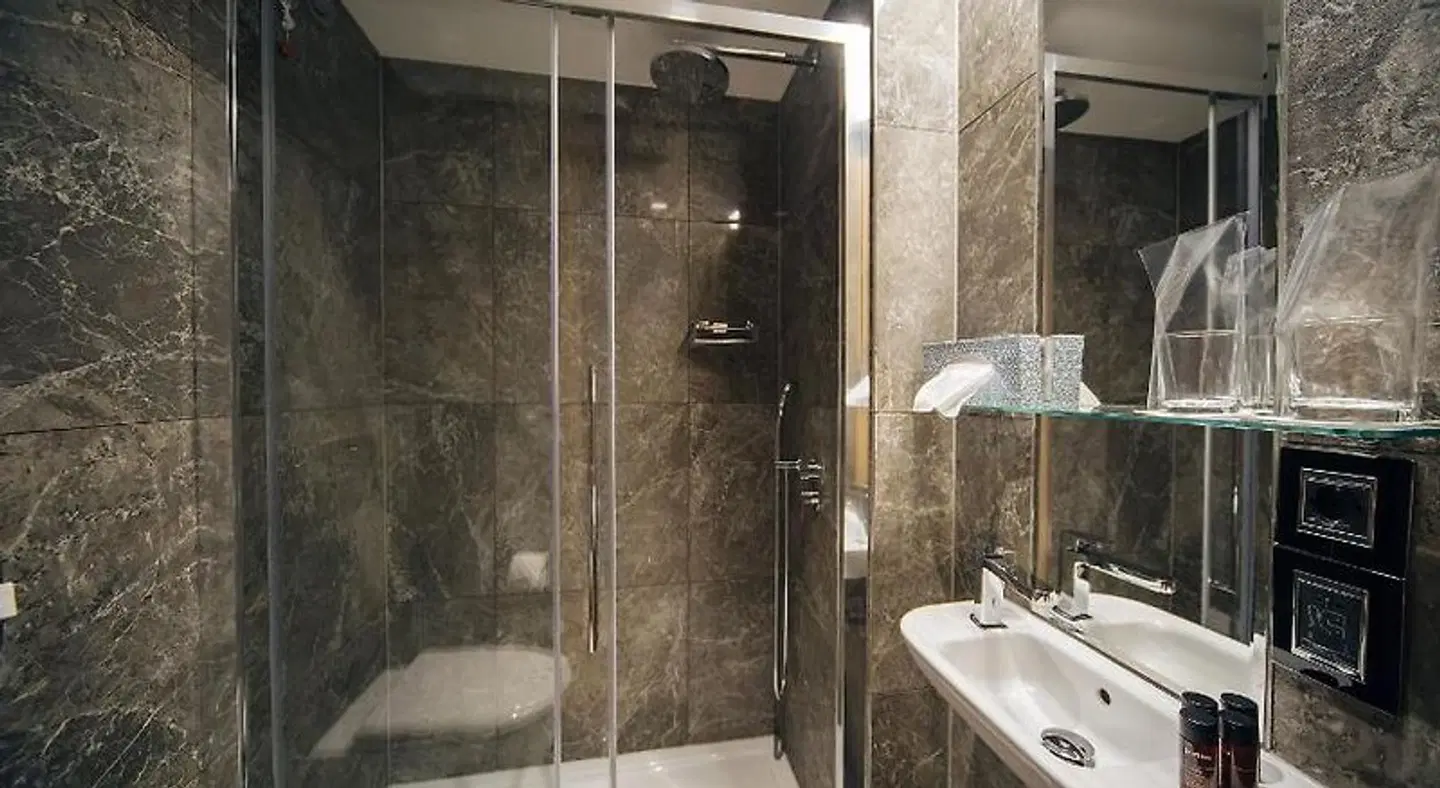 Maestral Resort & Casino Badezimmer