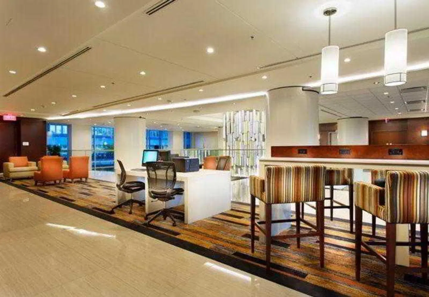 Courtyard by Marriott Montreal Downtown Bar