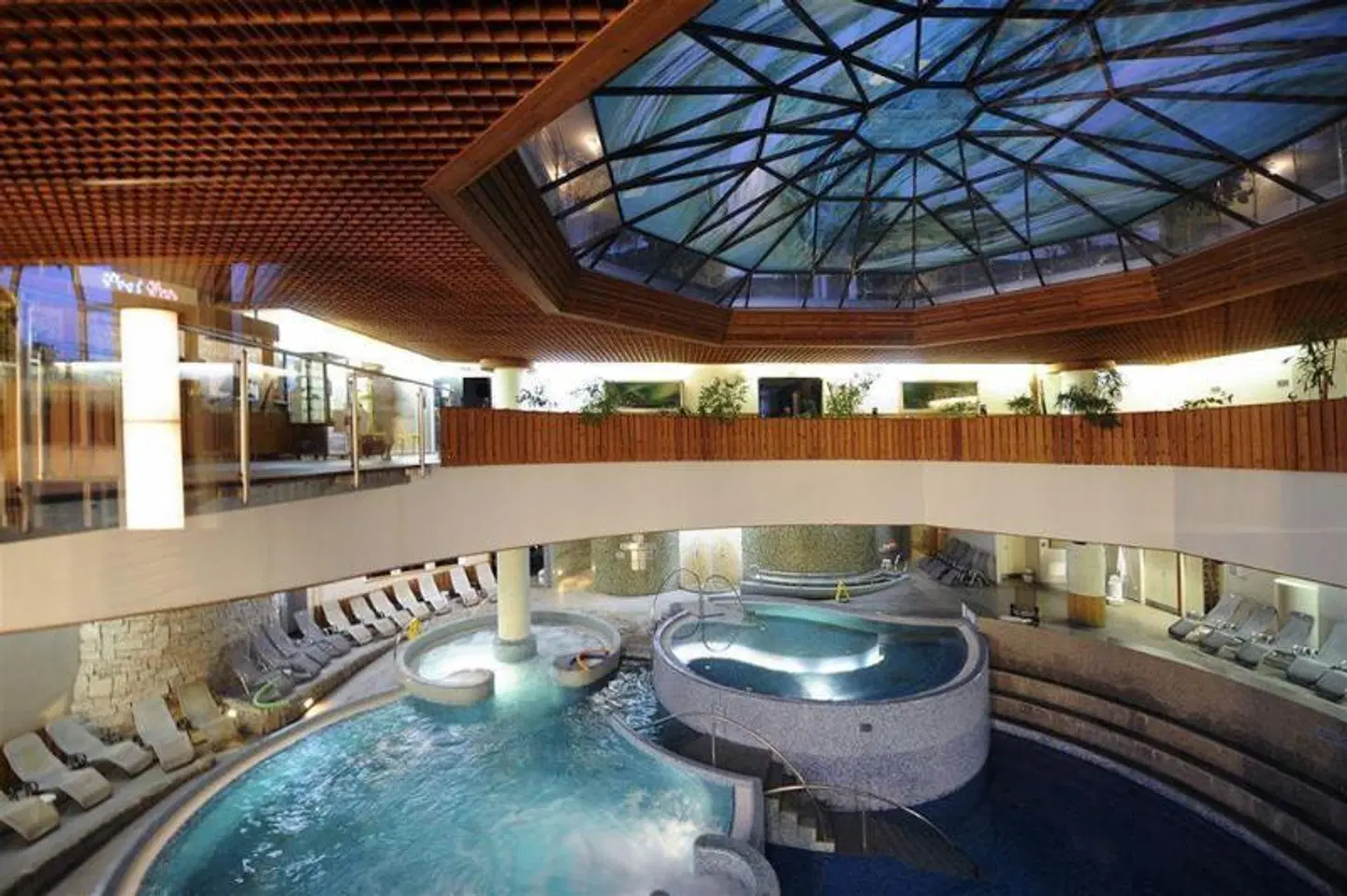 MenDan Magic Spa & Wellness Hotel Hallenbad