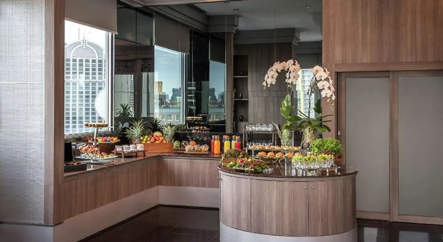 DoubleTree by Hilton Bangkok Ploenchit Bar
