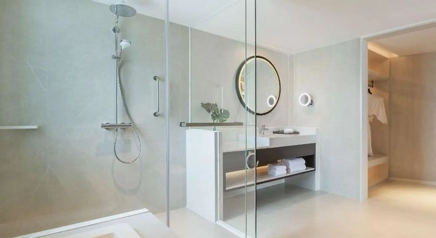 DoubleTree by Hilton Bangkok Ploenchit Badezimmer