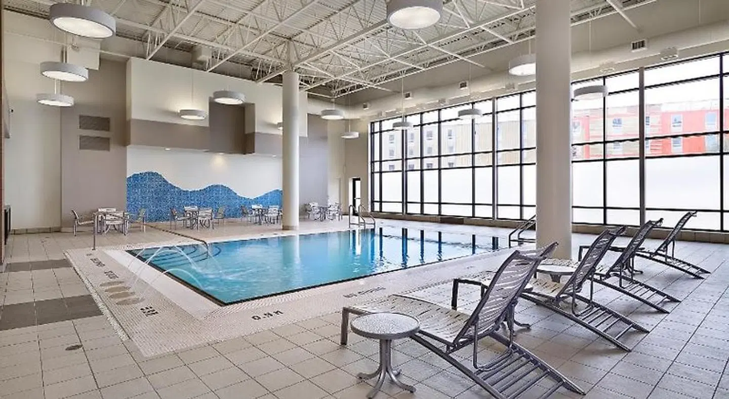 DoubleTree by Hilton West Edmonton Hallenbad