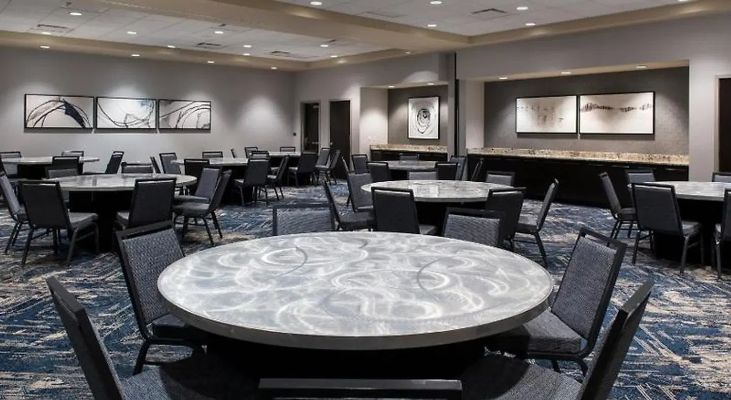 Courtyard by Marriott Philadelphia South at The Navy Yard Restaurant