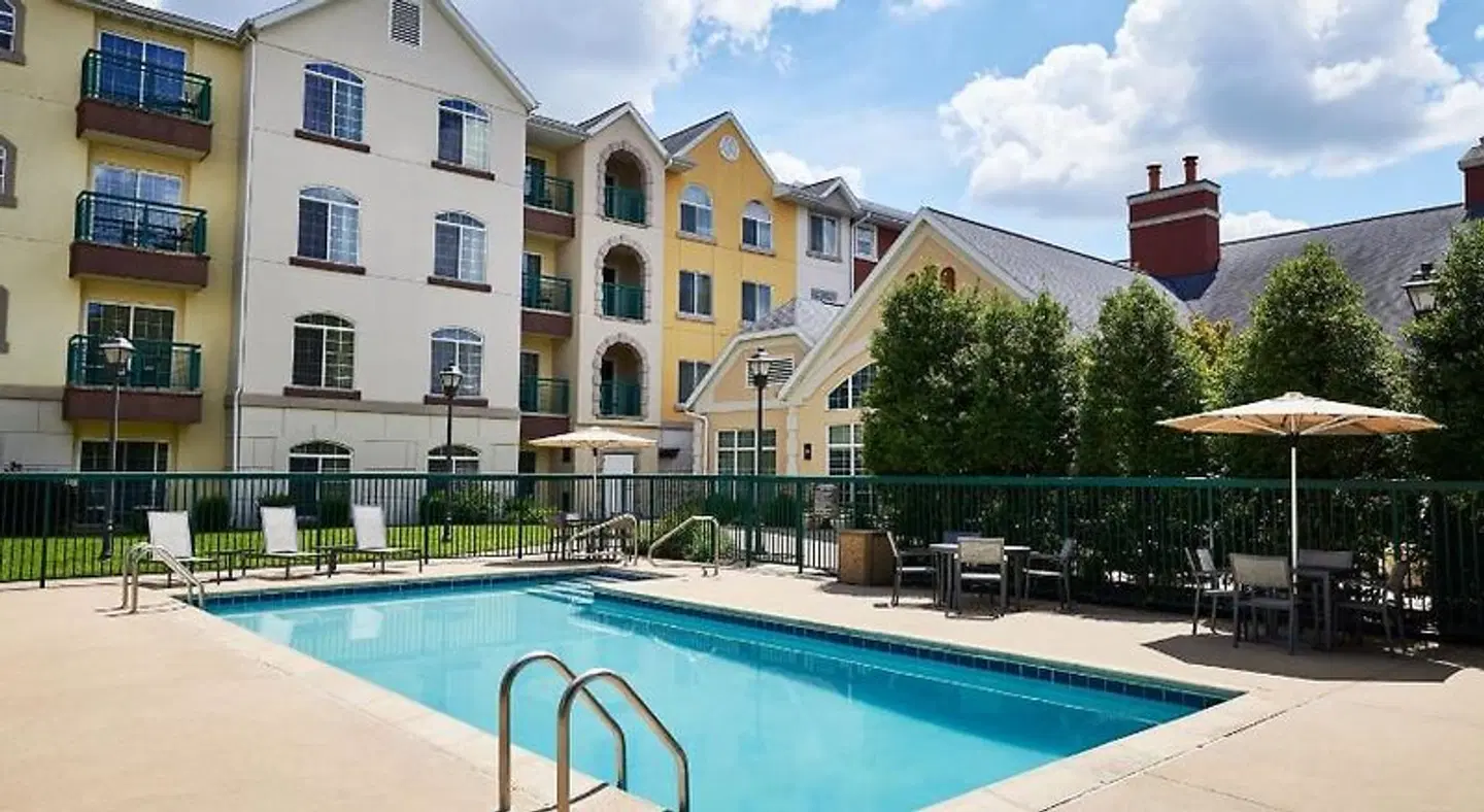 Residence Inn by Marriott Springfield OUTDOOR_POOL