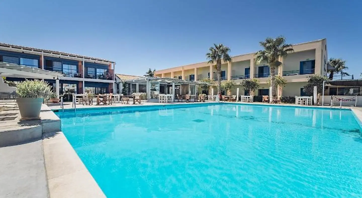 Ianos Hotel OUTDOOR_POOL