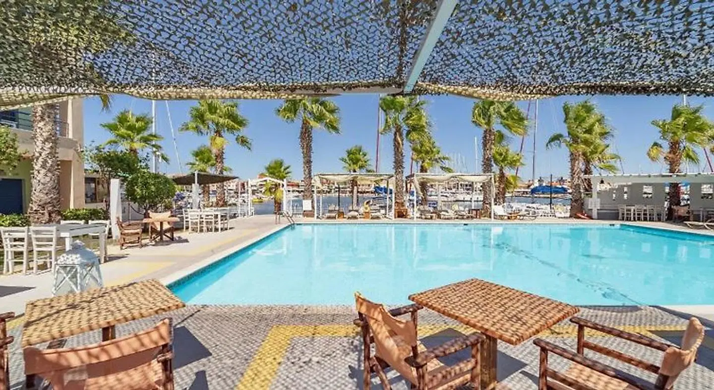 Ianos Hotel Hallenbad