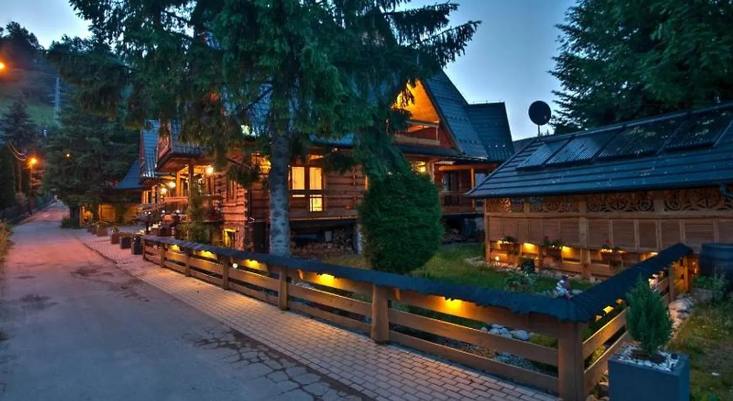 Magnat Inn EXTERIOR