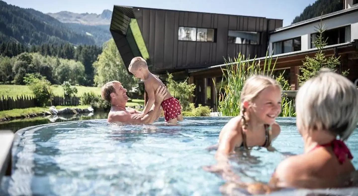 Alphotel Tyrol PEOPLE