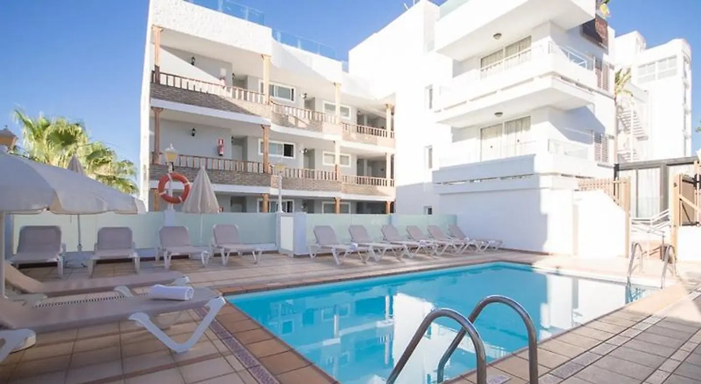Apartamentos Tarahal OUTDOOR_POOL