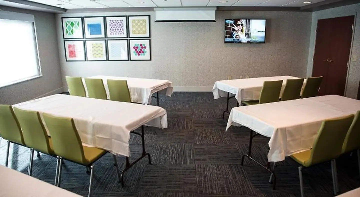 Holiday Inn Express & Suites Lexington-Downtown/University ROOM_EXAMPLE