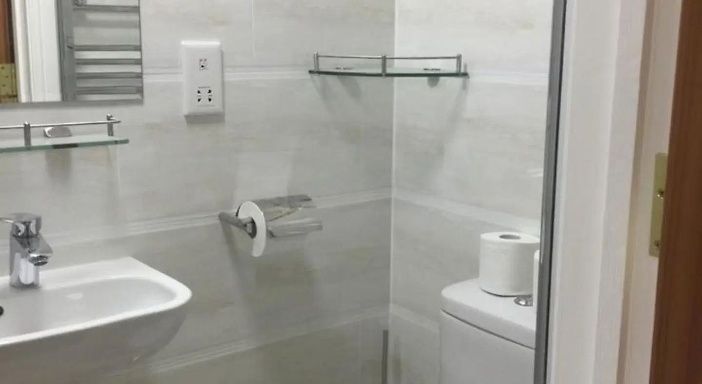 White House Hotel Badezimmer