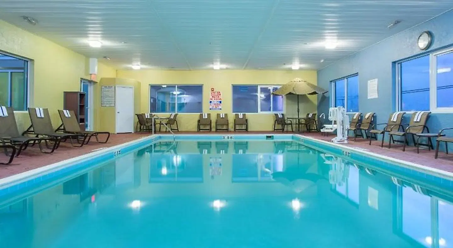 Holiday Inn Express Richmond Hallenbad