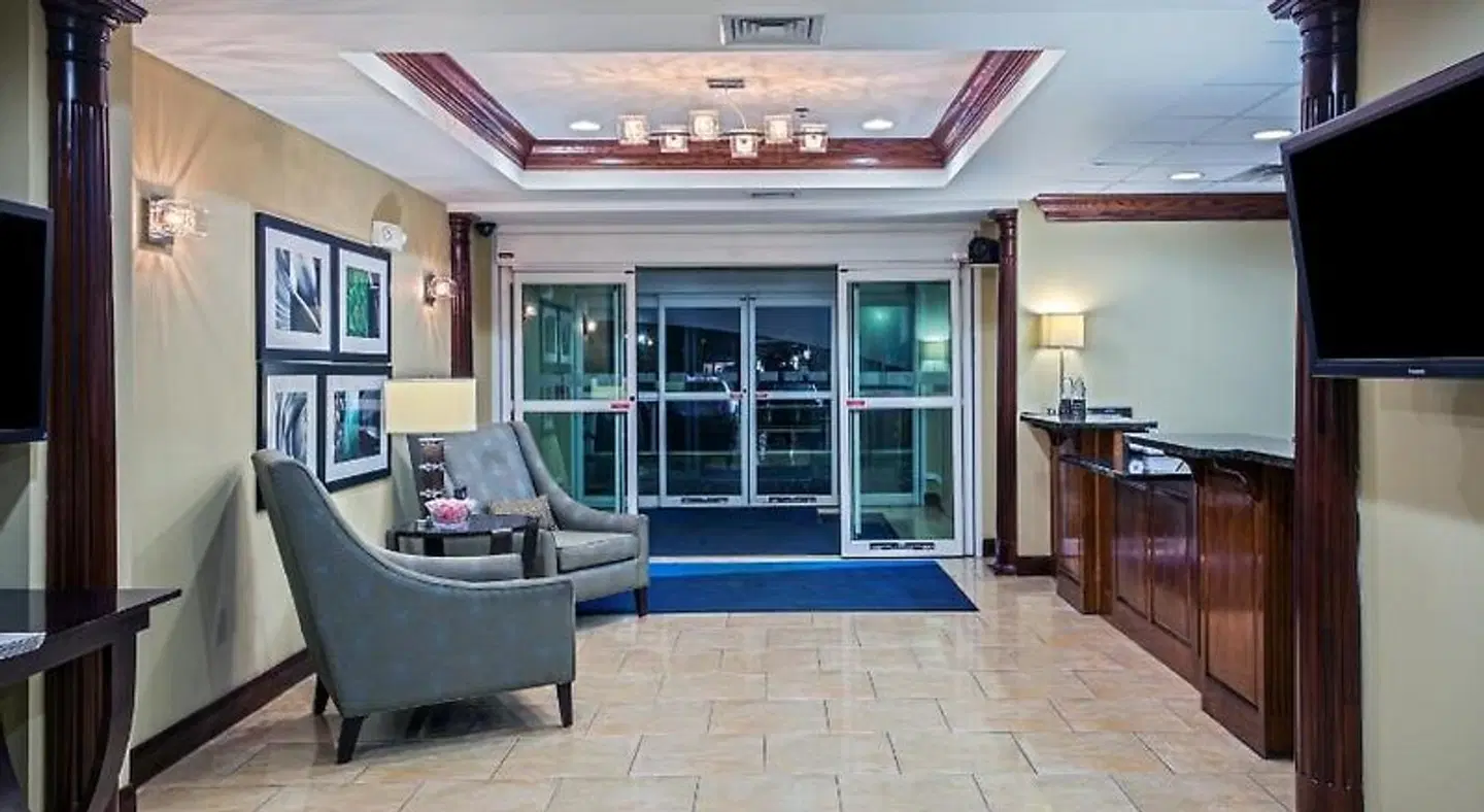 Holiday Inn Express Richmond LOUNGE_LOBBY