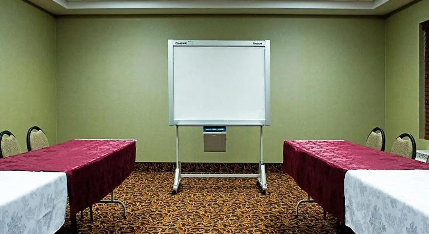 Holiday Inn Express & Suites Drayton Valley by IHG ROOM_EXAMPLE
