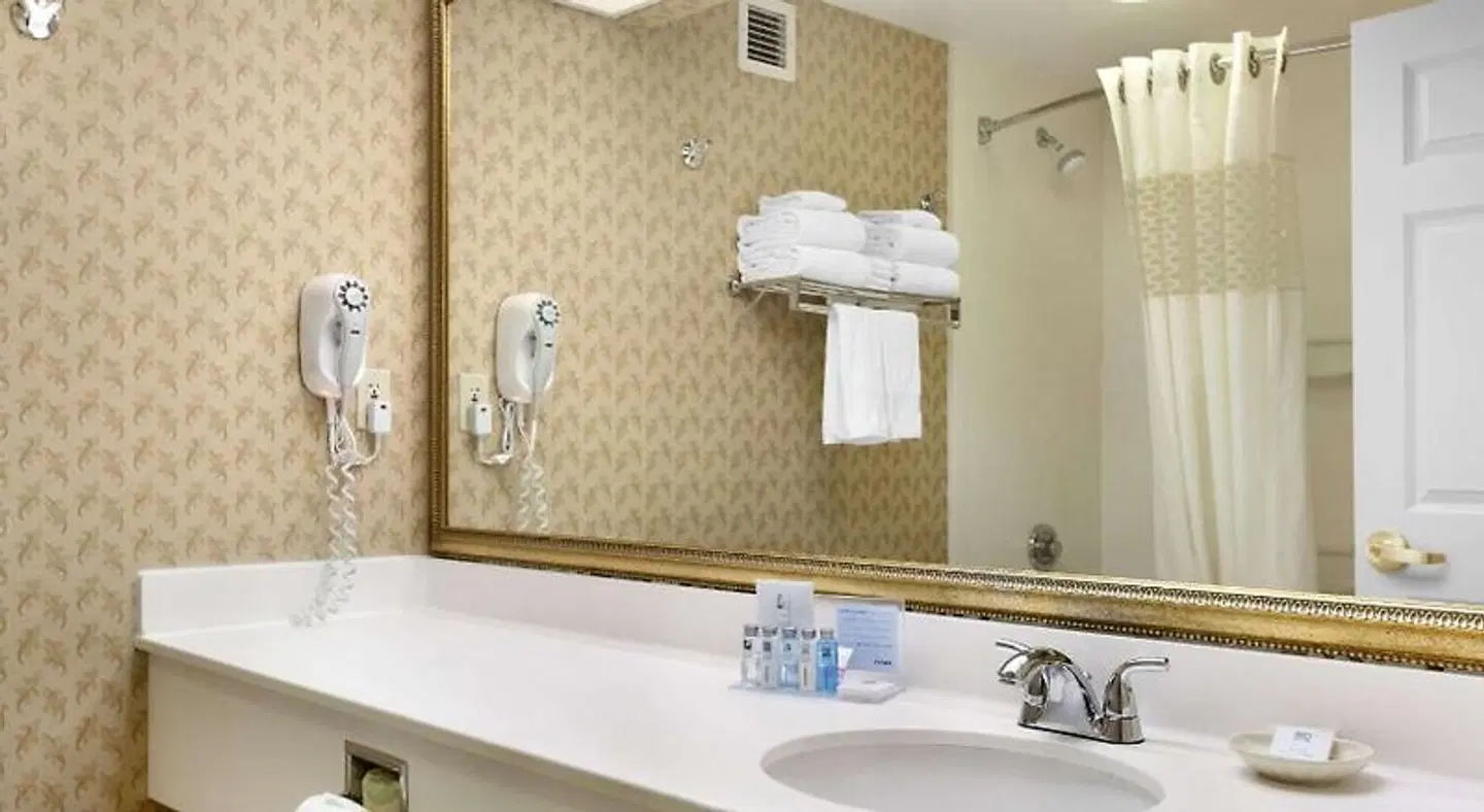 Hampton Inn & Suites Providence/Warwick-Airport Badezimmer
