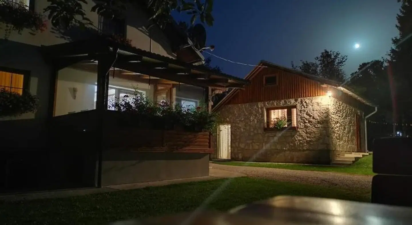 Lake House EXTERIOR