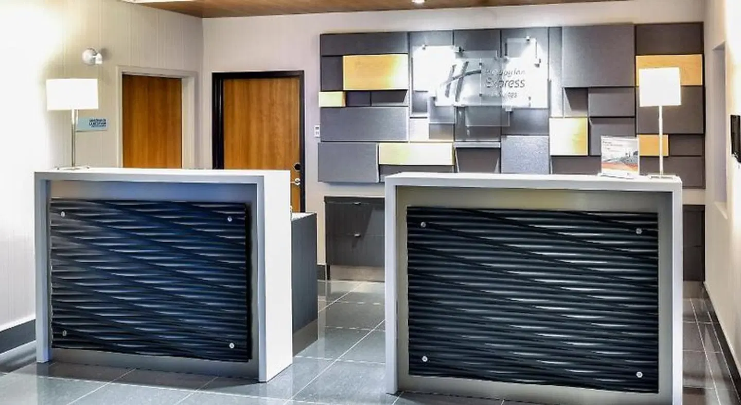 Holiday Inn Express & Suites Vaudreuil - Dorion by IHG LOUNGE_LOBBY