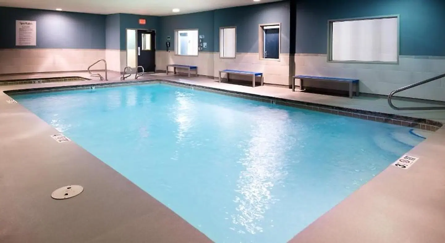 Holiday Inn Express & Suites Alamogordo by IHG Hallenbad