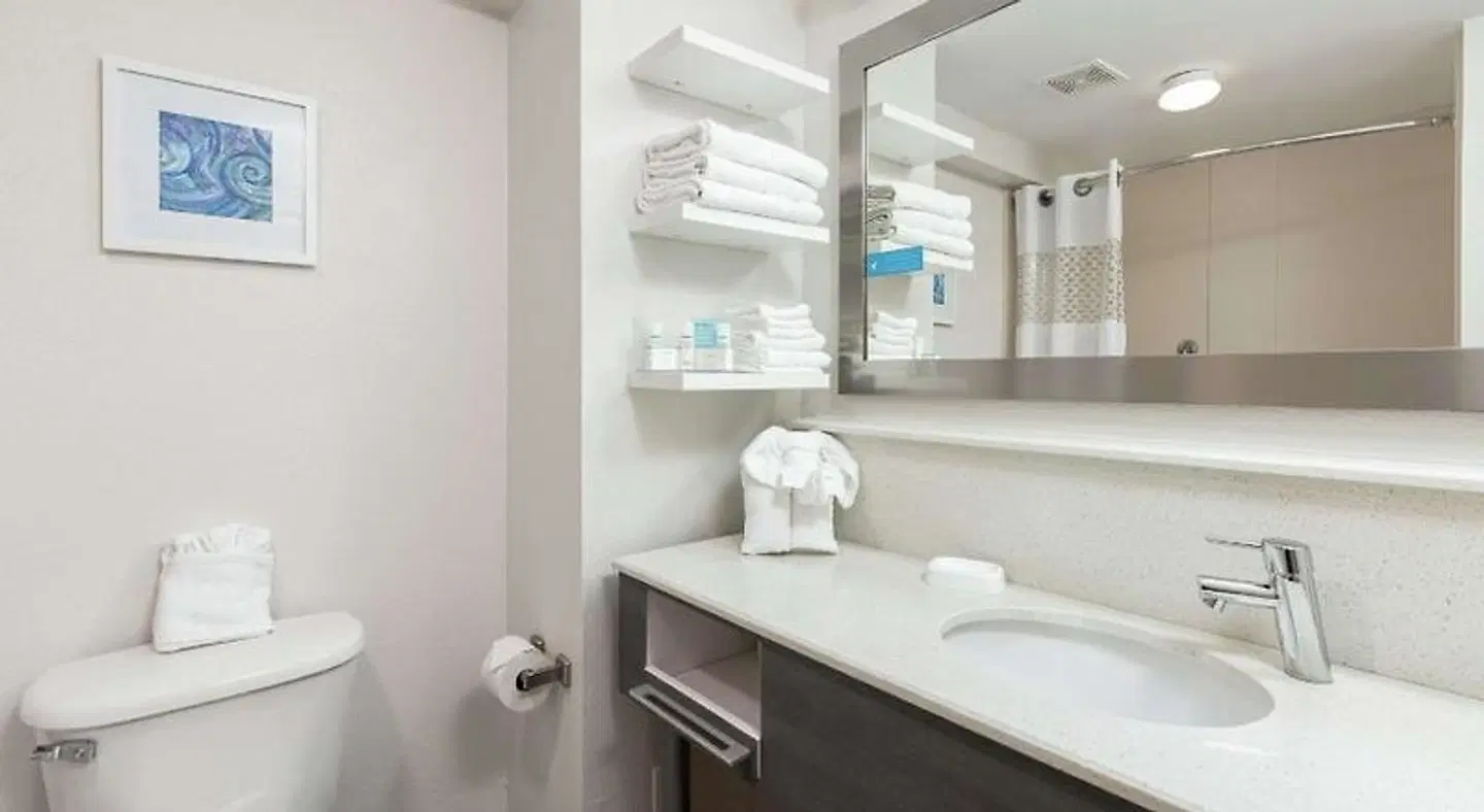 Hampton Inn Daytona Shores-Oceanfront Badezimmer