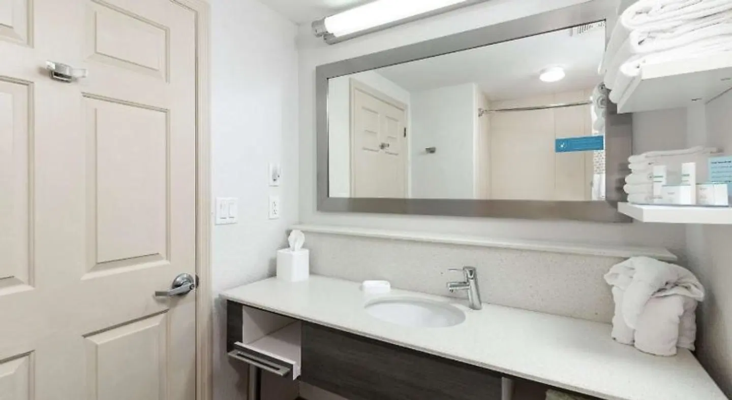 Hampton Inn Daytona Shores-Oceanfront Badezimmer