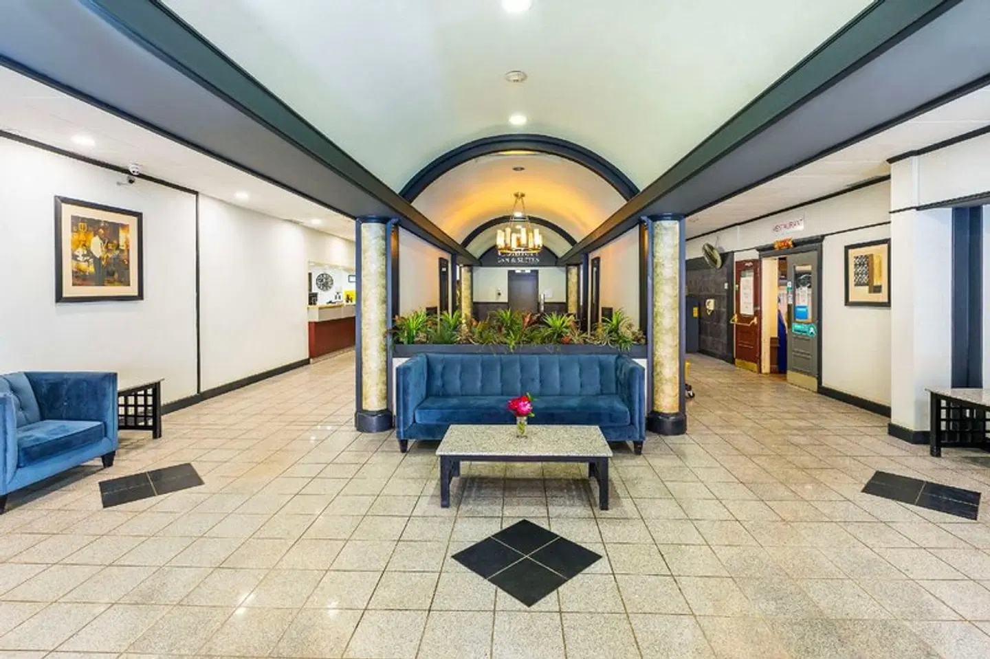 Comfort Inn & Suites Downtown Edmonton LOUNGE_LOBBY