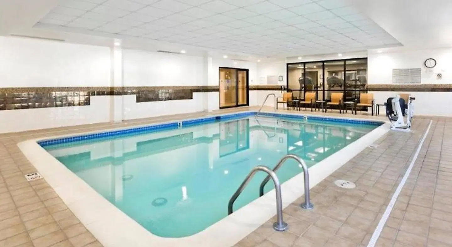 Courtyard by Marriott Charlotte Ballantyne Hallenbad