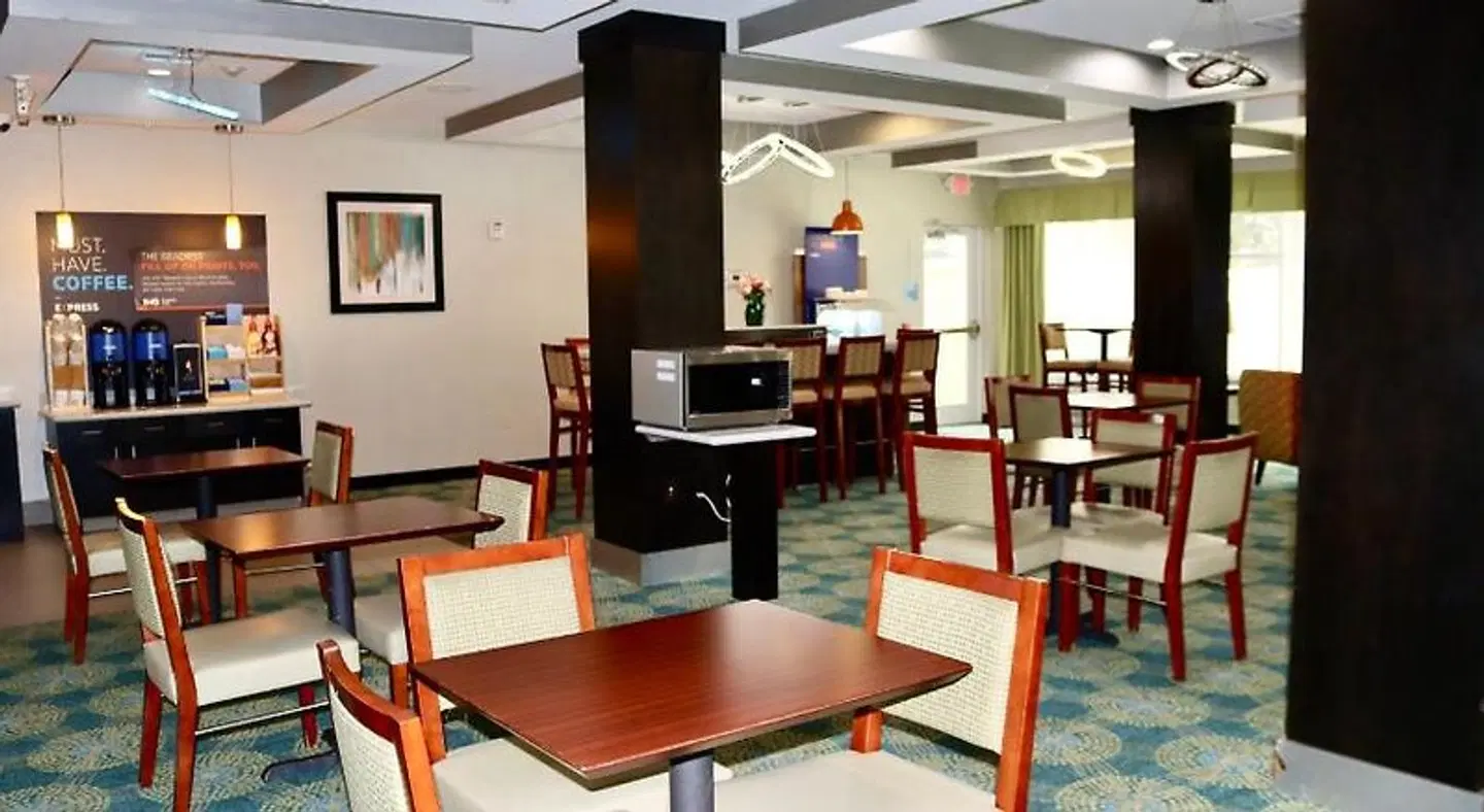 Holiday Inn Express & Suites Houston Northwest-Brookhollow by IHG LOUNGE_LOBBY