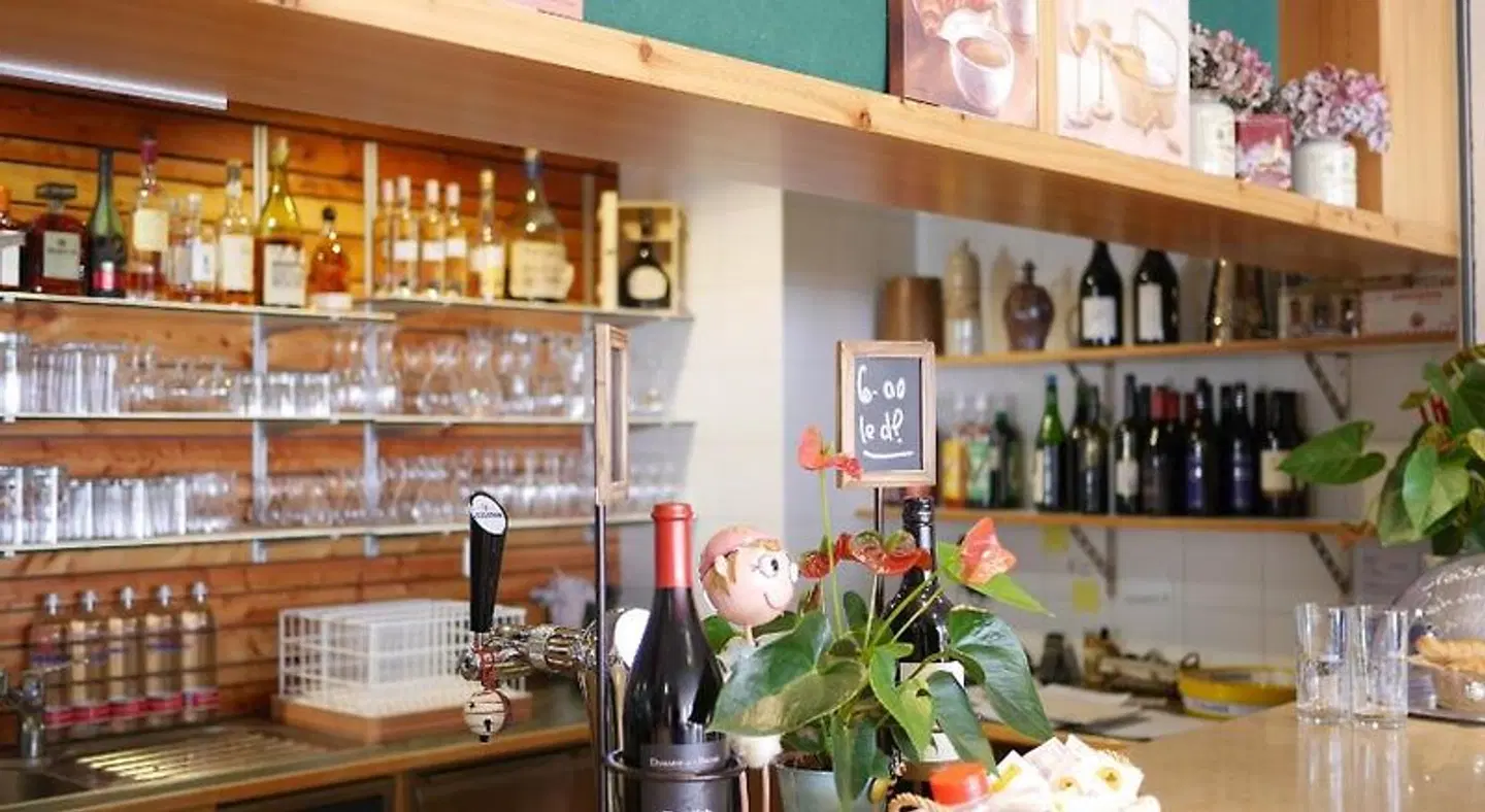 Des Deux Sapins Bar