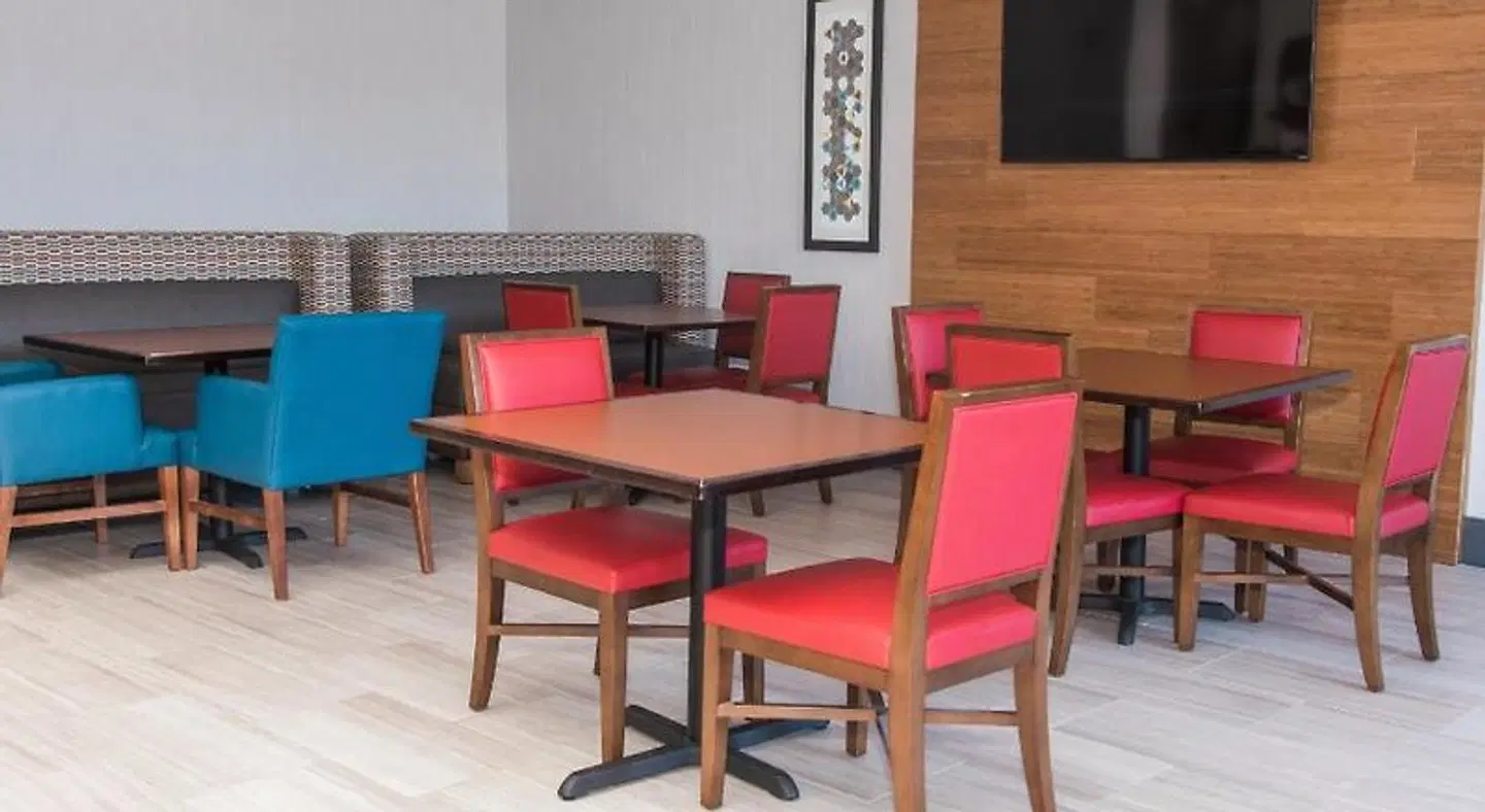 Holiday Inn Express & Suites Columbia-Fort Jackson by IHG LOUNGE_LOBBY