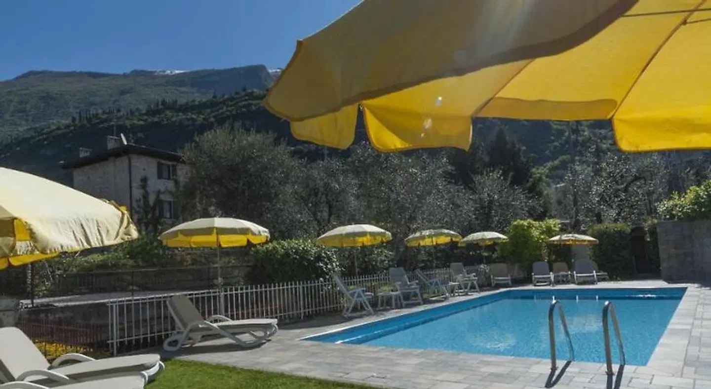 Hotel Garni Ischia OUTDOOR_POOL