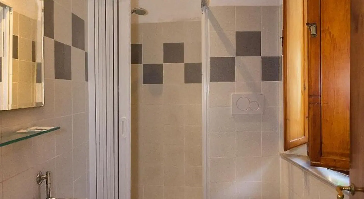 Helvetia Pisa Tower Badezimmer