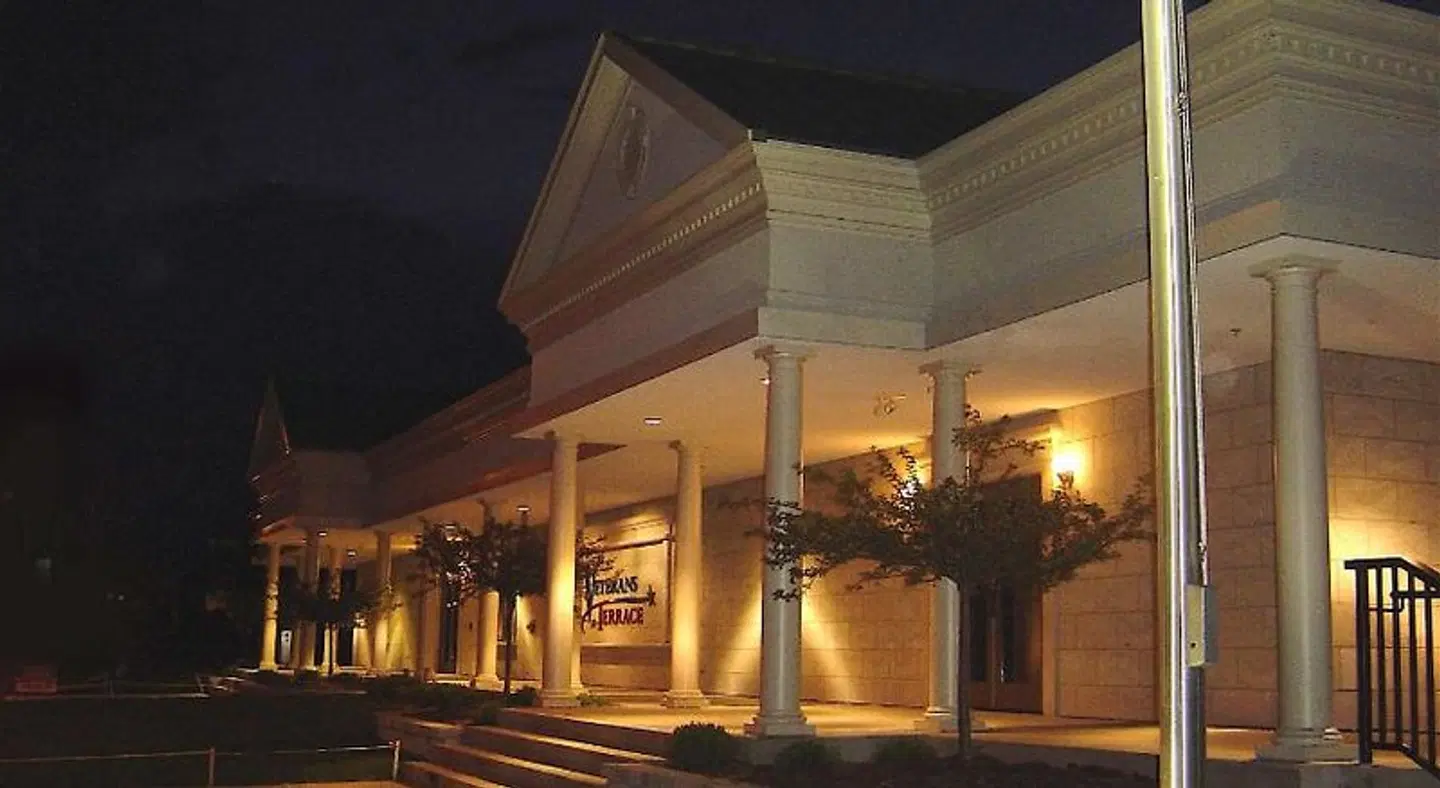 Hampton Inn Burlington EXTERIOR