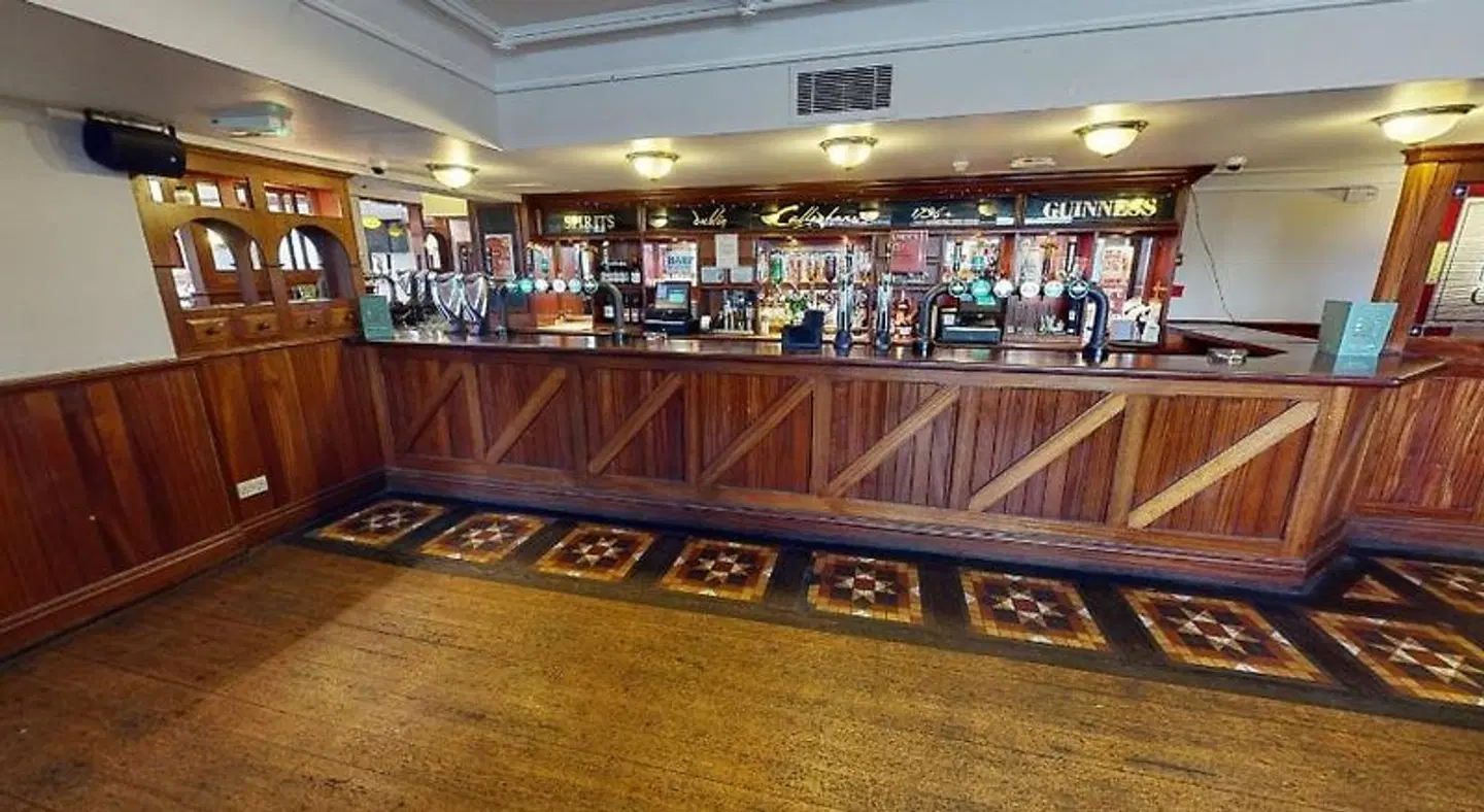Holiday Inn Cardiff City Centre by IHG Bar