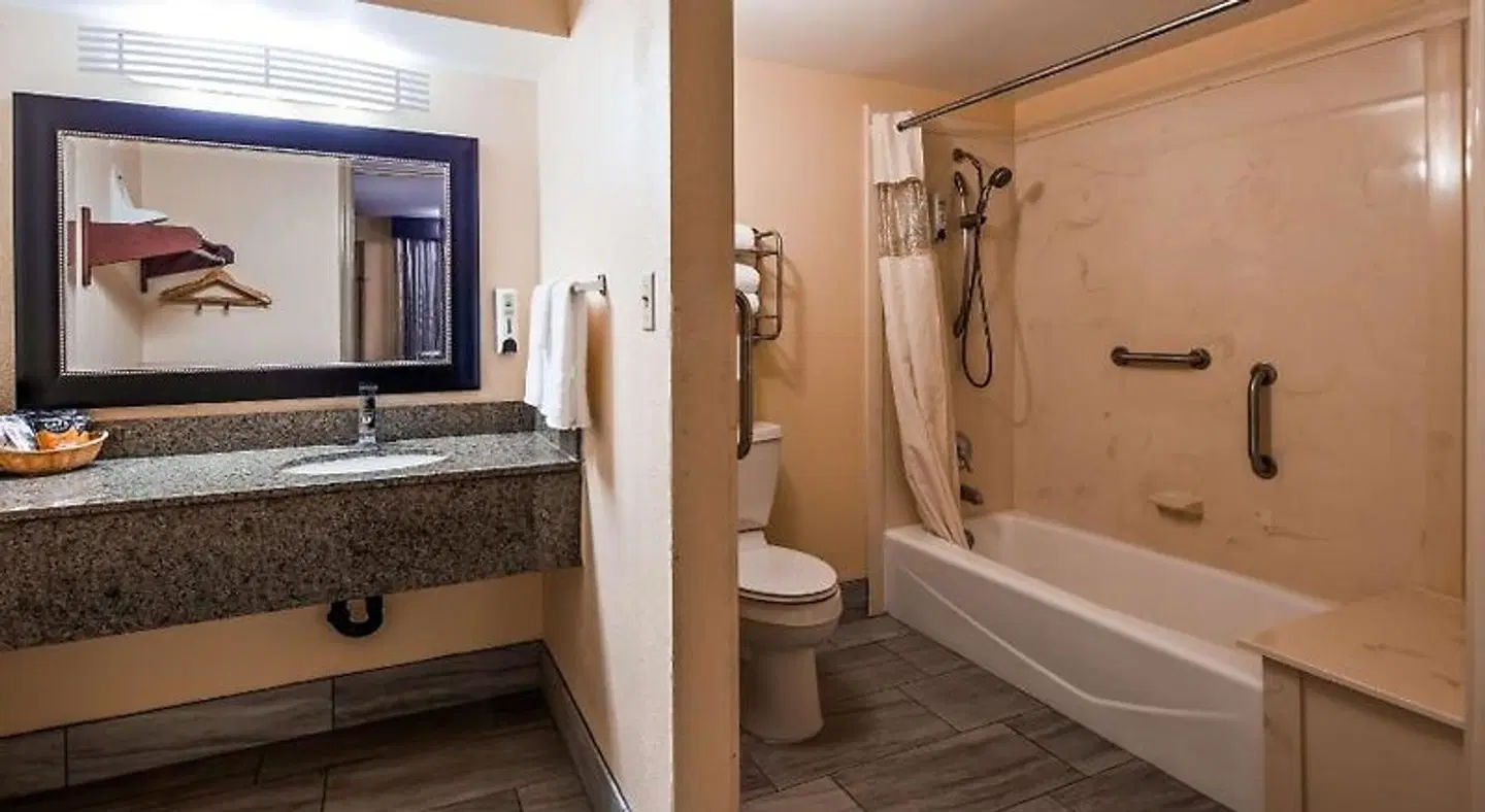 Best Western Jacksonville Arkansas Badezimmer