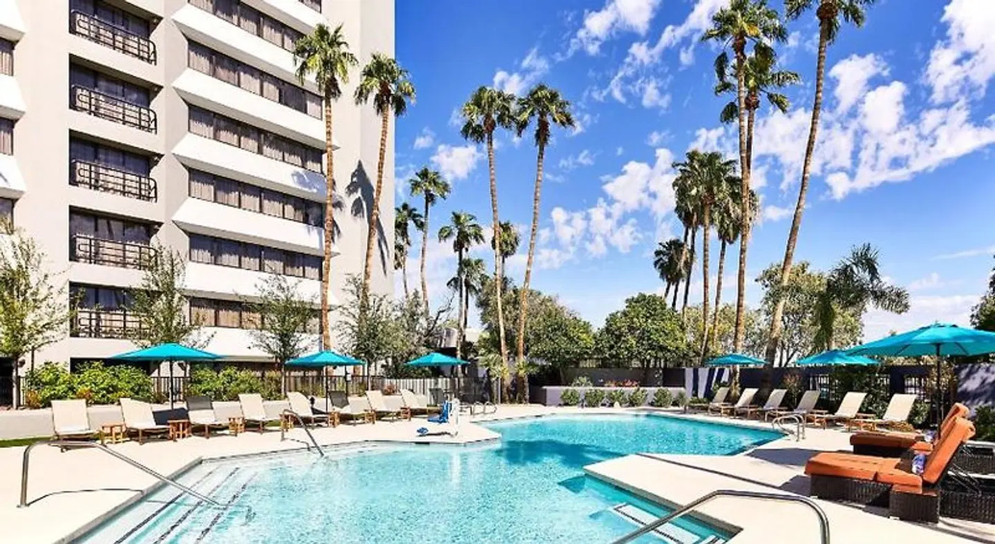 Delta Hotels by Marriott Phoenix Mesa EXTERIOR