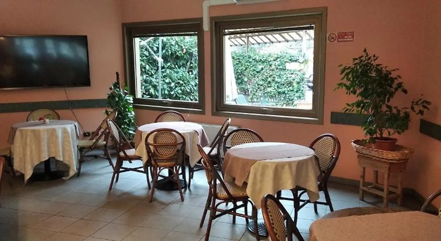 Motel Est Restaurant