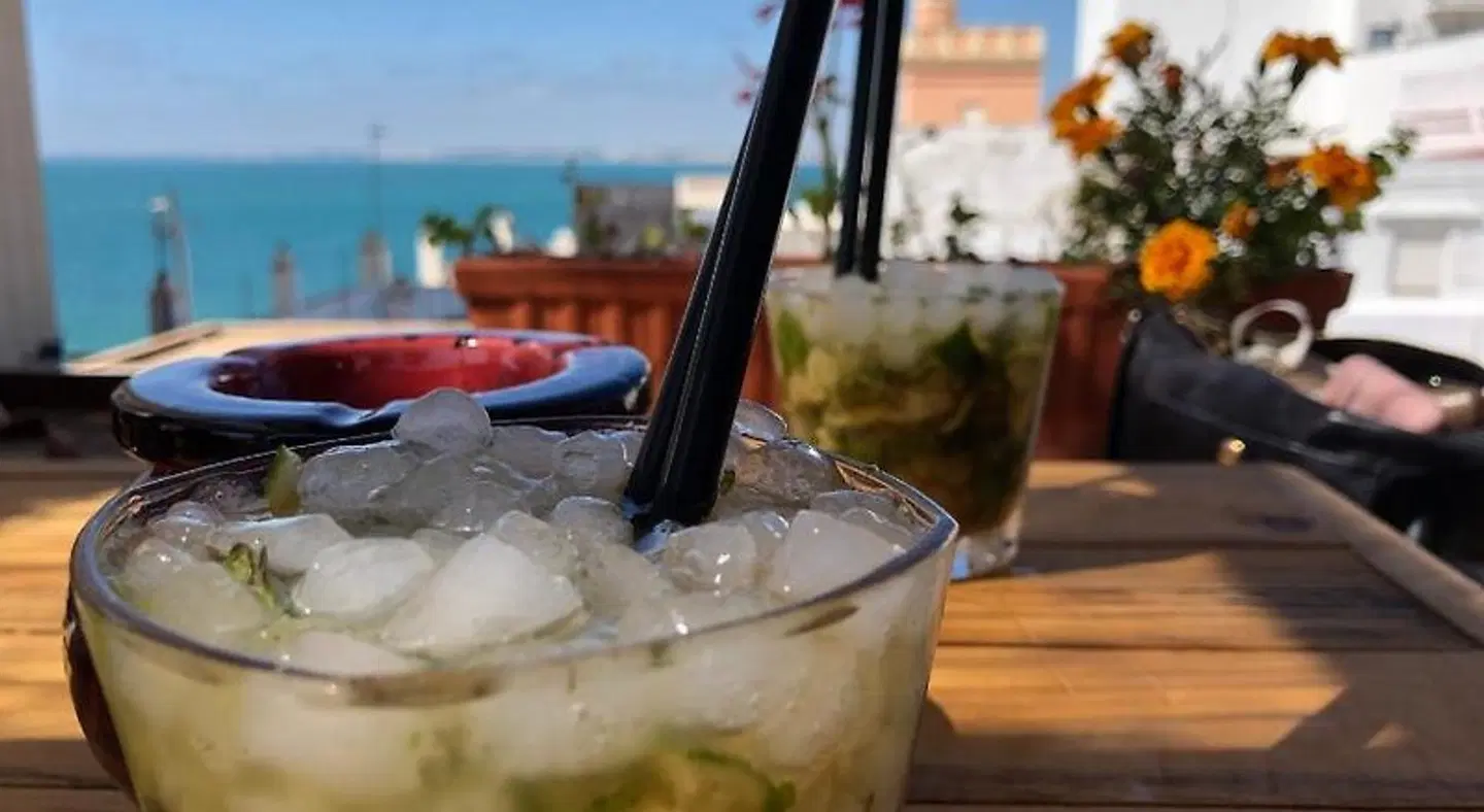 Alquimia Hostel Cadiz Terrasse