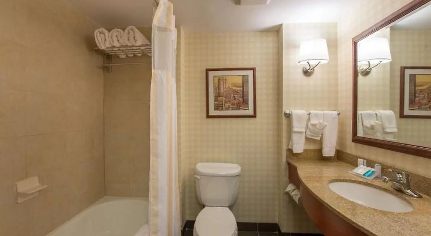 Hilton Garden Inn Manchester Downtown Badezimmer