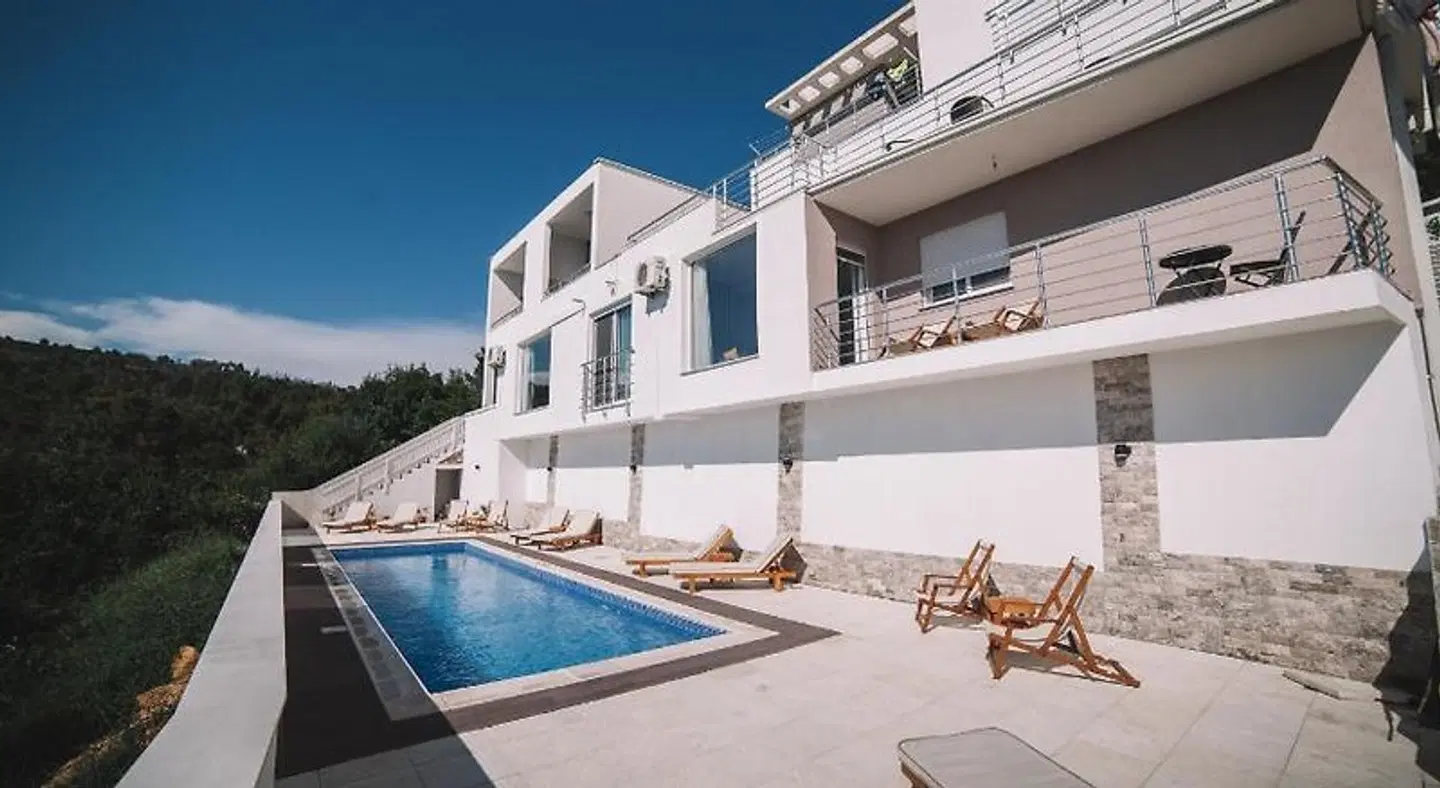 Belvedere Apartments OUTDOOR_POOL