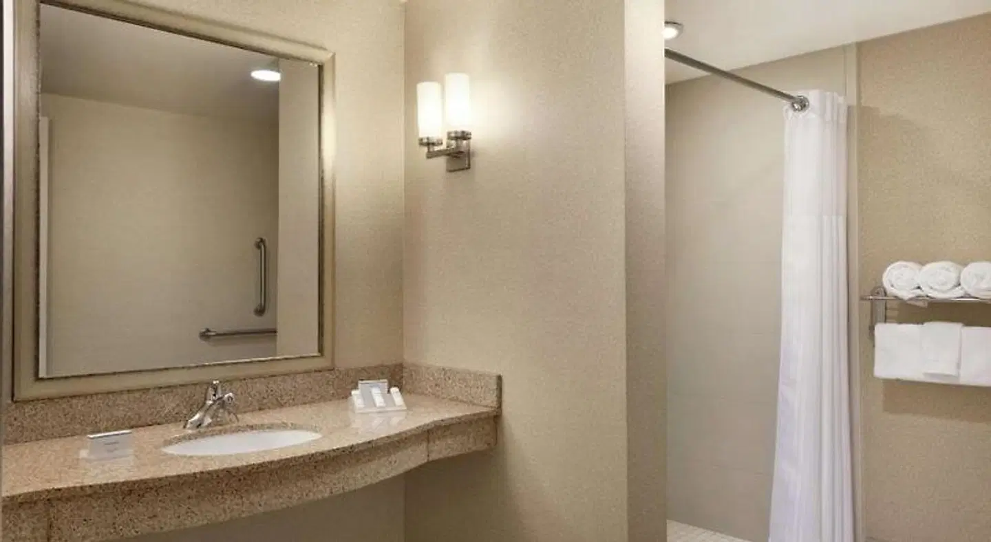 Hilton Garden Inn Minneapolis Downtown Badezimmer
