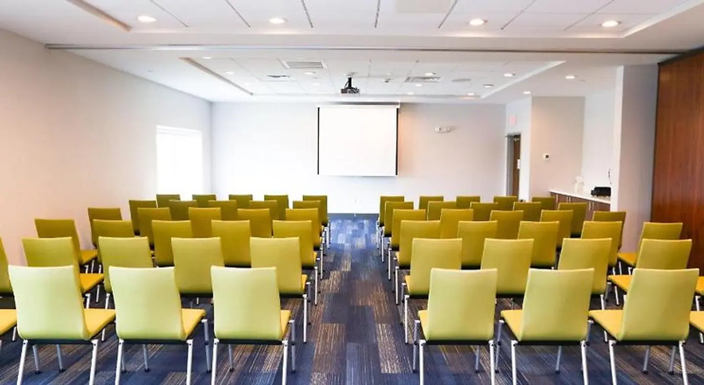 Holiday Inn Express & Suites Houston IAH - Beltway 8 by IHG Konferenz