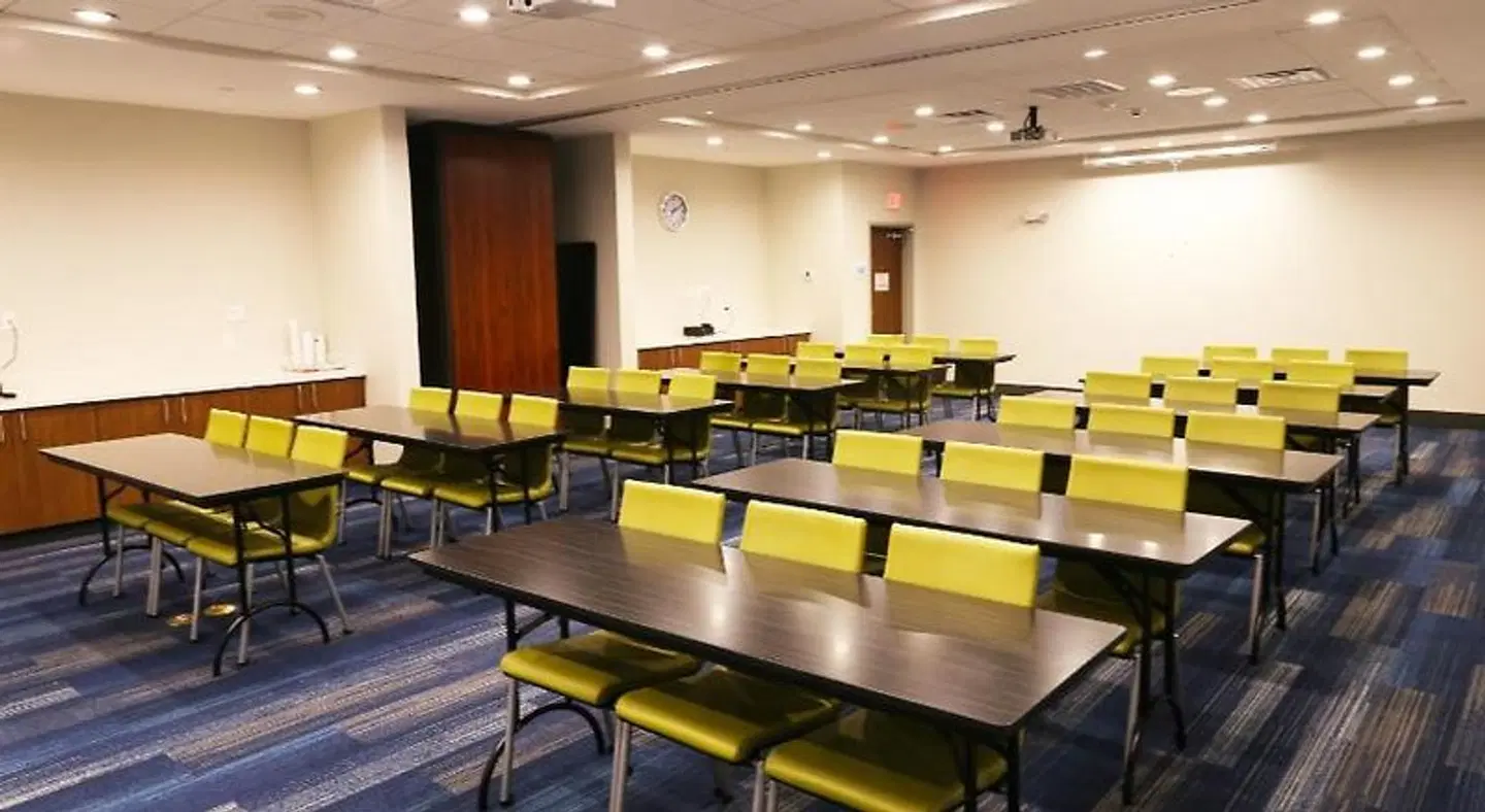 Holiday Inn Express & Suites Houston IAH - Beltway 8 by IHG Konferenz