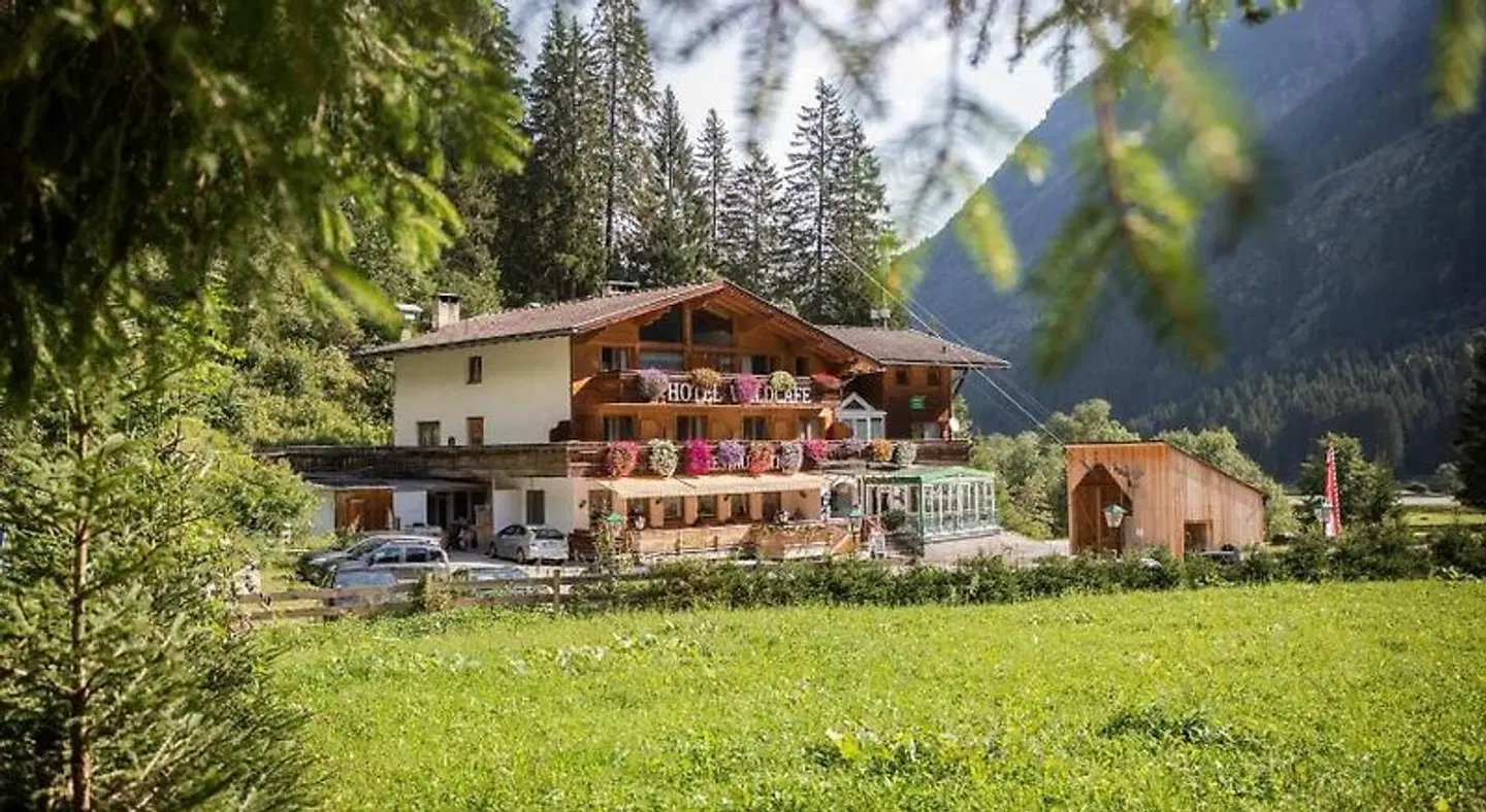 Waldcafe EXTERIOR