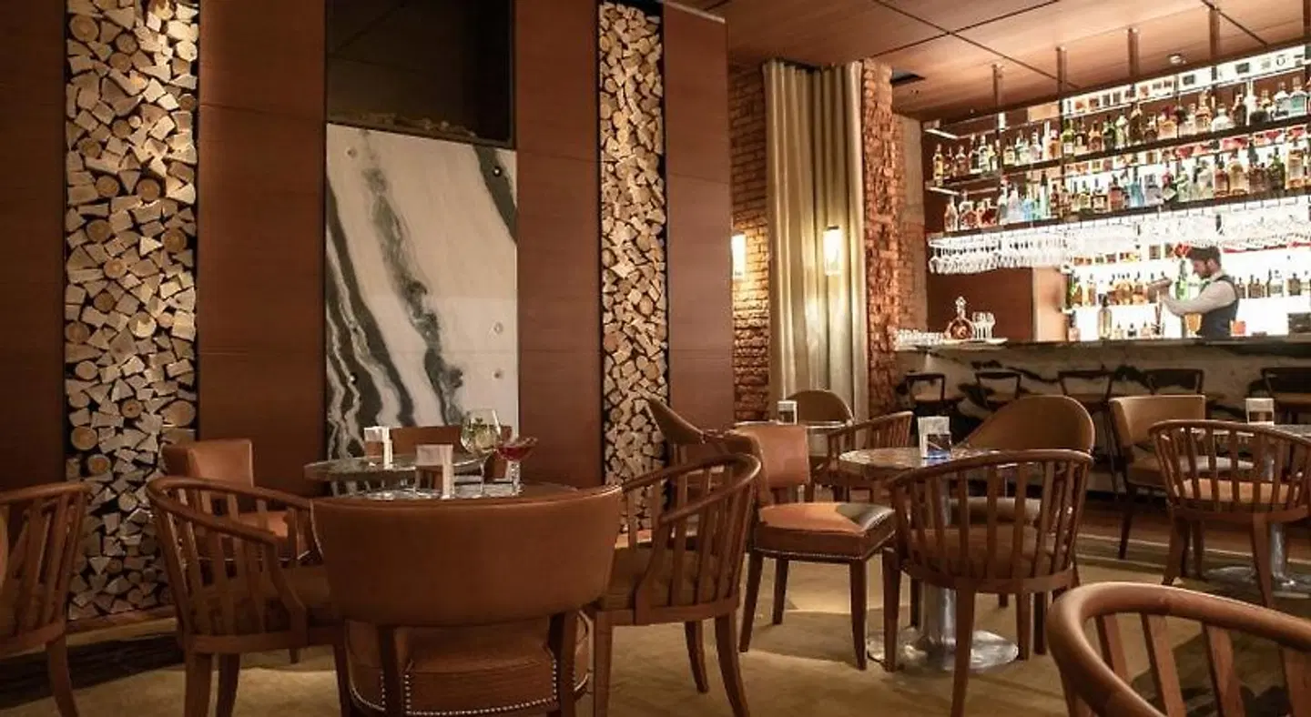 Eden au Lac Bar