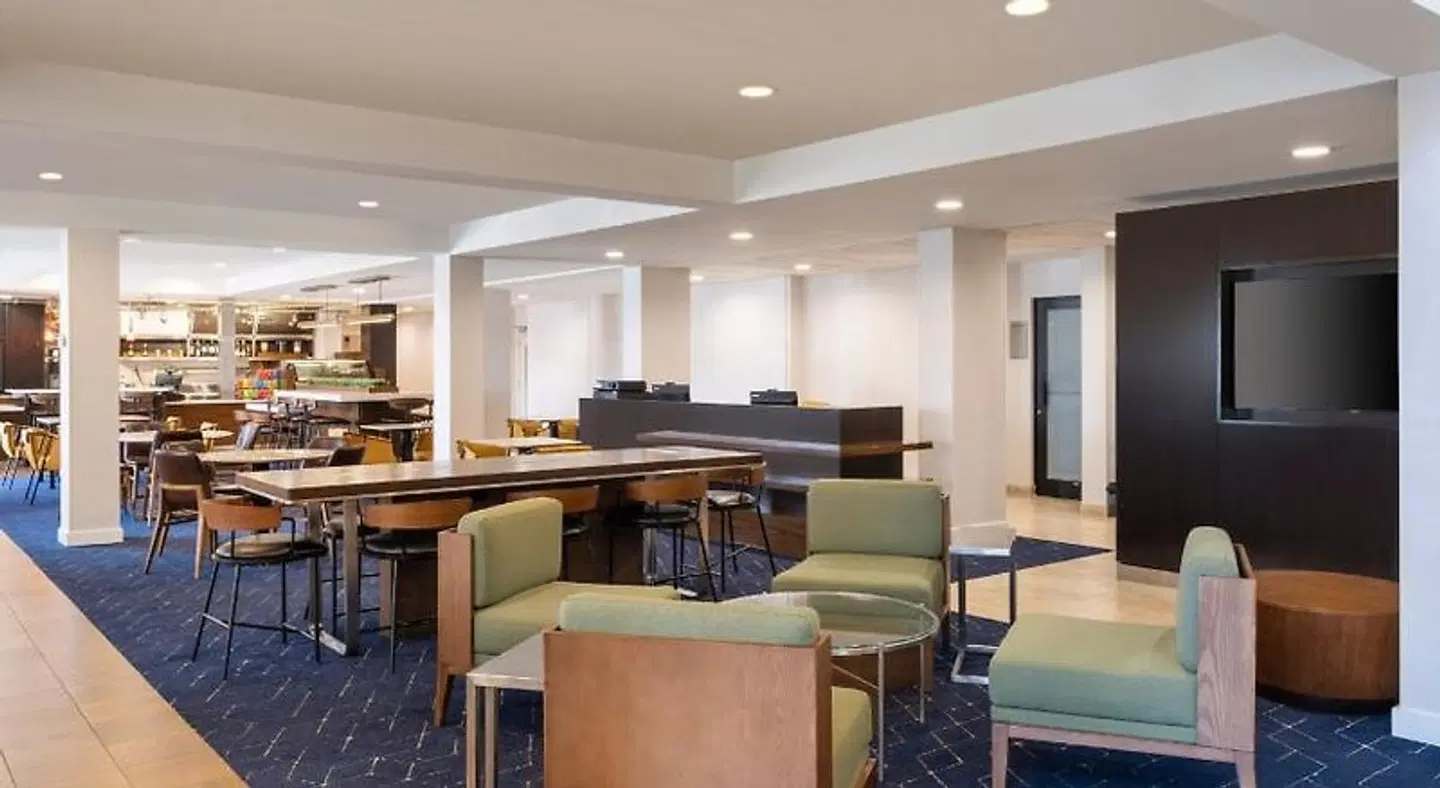 Courtyard by Marriott Salt Lake City Airport Bar