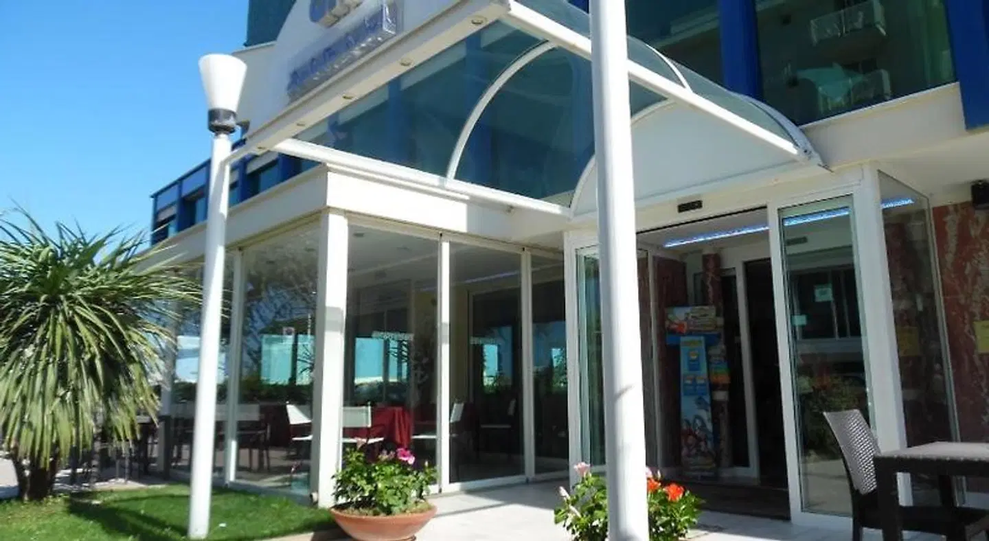 Daniel's EXTERIOR