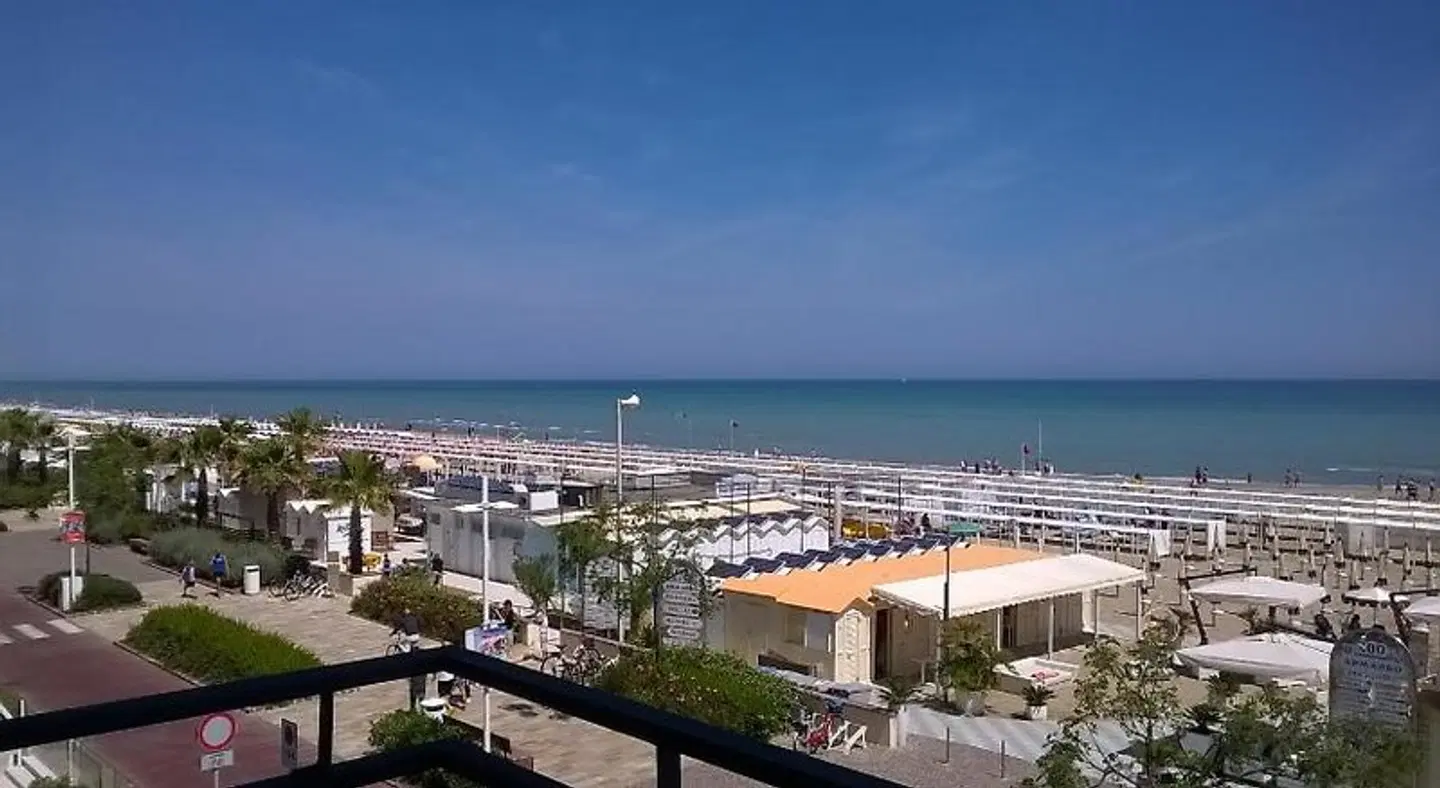Daniel's EXTERIOR