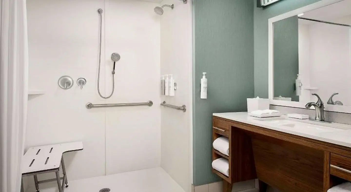 Home2 Suites by Hilton Lexington University / Medical Center Badezimmer