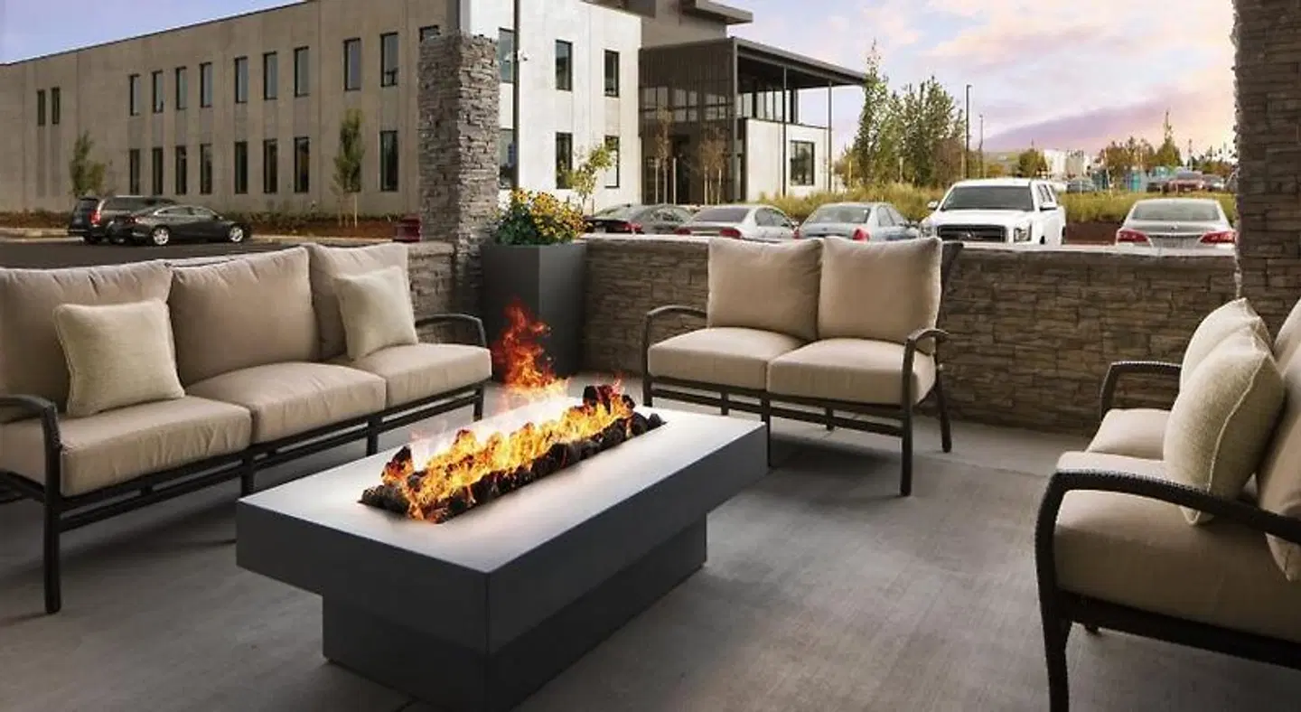 Holiday Inn Express & Suites Portland Airport by IHG Terrasse