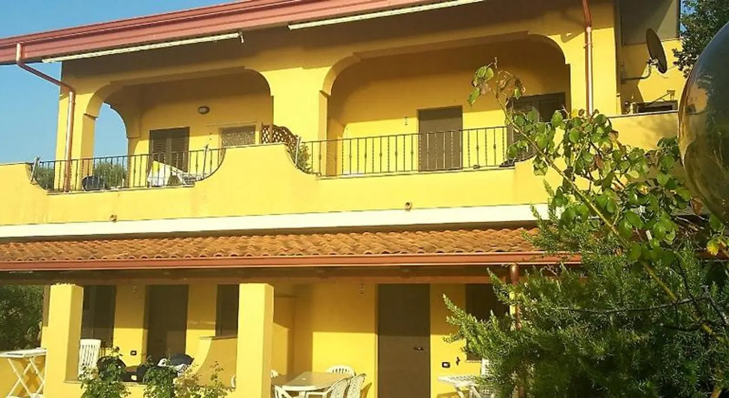 Baciati dal Sole EXTERIOR